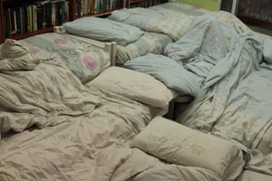 8 Beds in Livingroom
